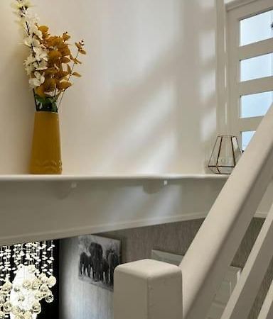 Cheerful 3 Bedroom Townhouse With Free Parking. بيليريكاي المظهر الخارجي الصورة