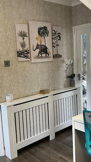 Cheerful 3 Bedroom Townhouse With Free Parking. بيليريكاي المظهر الخارجي الصورة