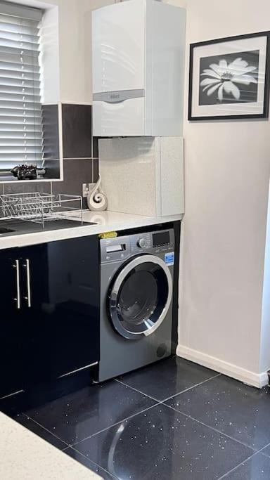 Cheerful 3 Bedroom Townhouse With Free Parking. بيليريكاي المظهر الخارجي الصورة