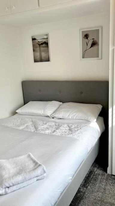 Cheerful 3 Bedroom Townhouse With Free Parking. بيليريكاي المظهر الخارجي الصورة