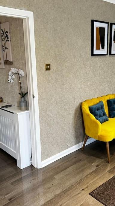 Cheerful 3 Bedroom Townhouse With Free Parking. بيليريكاي المظهر الخارجي الصورة