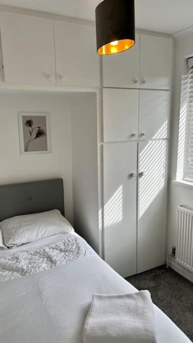 Cheerful 3 Bedroom Townhouse With Free Parking. بيليريكاي المظهر الخارجي الصورة