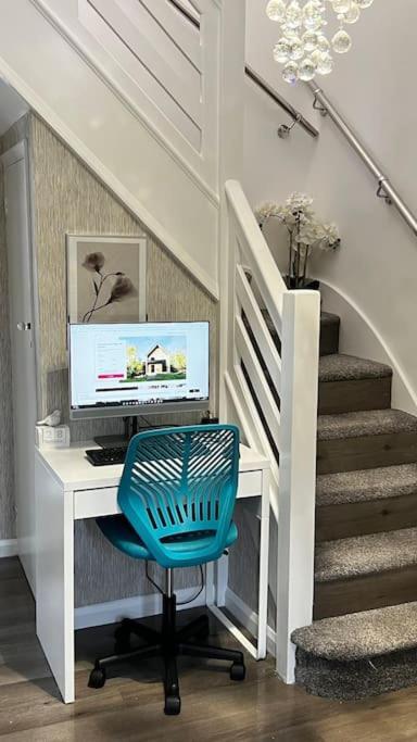 Cheerful 3 Bedroom Townhouse With Free Parking. بيليريكاي المظهر الخارجي الصورة