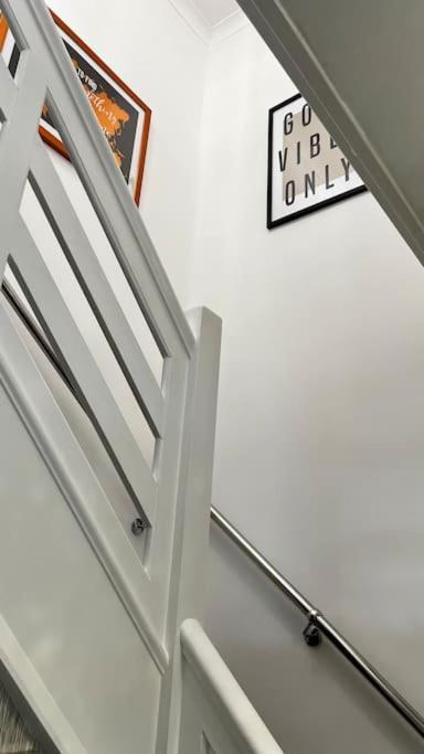 Cheerful 3 Bedroom Townhouse With Free Parking. بيليريكاي المظهر الخارجي الصورة